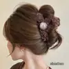 Novo prendedor de cabelo de garra grande de pelúcia 2026, prendedor de cabelo marrom de alta qualidade para mulheres, acessório de cabelo tipo pinça de tubarão para a parte de trás da cabeça, estilo retrô outono e inverno