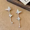Pendientes de botón con diseño de mariposa incrustada de diamante y aguja plateada, de lujo ligero, moda de alta gama, diseño exquisito, adornos para la oreja de temperamento nicho