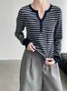 Camiseta Interior de Punto Rayas Cuello en V Botones Taochuan para Mujer, Ajustada y Versátil, Manga Larga Yl260
