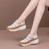 Sandálias de Solado Macio para Mulheres 2026 Verão Novo Estilo Couro Macio Sapatos Femininos de Bico Fechado com Solado Plataforma, Color-Blocking, Fivela de Tira Única, Sapatos Elegantes para Mulheres