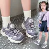 2026 Novos Sapatos de Pai com Botão Giratório para Meninas Primavera e Outono Malha Respirável Solado Macio Calçados Esportivos Casuais para Crianças de Tamanho Médio e Grande