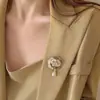 Nicho Design Sense Camélia Broche Terno de Outono Feminino Grande Pino Roupas Fixas Artefato Avançado Sense Corpete Acessórios