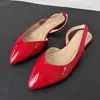 2025 Novos Sapatos Baixos Femininos de Couro Patente com Bico Fino e Costas Abertas, Sandálias Baixas de Boca Rasa com Solado Macio, Sapatos Versáteis para o Dia a Dia Femininos Atacado