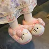 Pantuflas de algodón para niños de invierno con cubierta para el talón para niños y niñas, cálidas, forradas de felpa, antideslizantes, de suela gruesa, con temática de gato, para niños pequeños y bebés, adecuadas para uso en casa
