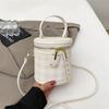Bolsa Cilindro Acolchoada Casual Feminina 2025 Nova Moda de Verão Bolsa Transversal Casual Bolsinha Personalizada Bolsa Saco para Mulheres