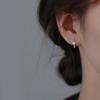 Nuevos pendientes personalizados con forma de corazón, con hebilla de oreja torcida y diseño de amor en polvo, para mujer, pequeños pendientes rojos que combinan con todo, elegantes y ligeros de lujo.