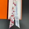 Pañuelo de Seda Twill de Hangzhou Pequeño Largo Nueva Letra Moda Combinable Banda para el Cabello Pañuelo Estilo Occidental Decorativo Combinación Camisa