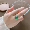 Anel de Prata S925 Esterlina com Charme, Incrustado com Cera de Abelha Natural e Ágata Vermelha do Sul, Novo Estilo Chinês com Padrão Tradicional, Anel Grande de Cabochão Estilo Étnico