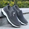 Sapatos de pano de Pequim antigo masculinos e para homens de meia-idade, sapatos casuais de lona para pais, slip-on confortáveis, sapatos de segurança para trabalho, comércio exterior transfronteiriço, novos