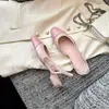Nuevas sandalias cerradas de bloques de color, inspiradas en Chanel, para principios de otoño, con un elegante diseño rosa de estilo francés, 2026, sandalias chic para mujer con tacones gruesos