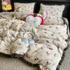 Juego de cuatro piezas de franela de leche fresco y simple funda de edredón de vellón de coral sábana de cama funda de edredón engrosada de invierno para dormitorio de estudiante juego de tres piezas
