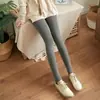Leggings grises para mujer con finas rayas verticales, engrosados y forrados de felpa para abrigar, control de abdomen y un diseño sin costuras, perfectos para otoño e invierno