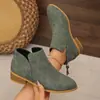 Botas de Couro de Tamanho Grande para Exportação Europeia e Americana Botas Femininas Cor Pura Slim Bico Fino Zíper Traseiro Casual Solado Grosso Salto Grosso Botas Individuais Femininas