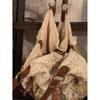 Bolso de Tela Patchwork Floral Vintage Estilo Nuevo 2026 Inspirado en el Bosque con Adorno de Encaje Retro, Versátil para el Viaje Diario, Se Puede Llevar como Bolso de Hombro o Bolso de Mano