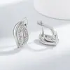 Pendientes de moda con hebilla de oreja geométrica con personalidad de circonita microincrustada transfronteriza de Europa y Estados Unidos, pendientes rojos de red de viento frío simples al por mayor
