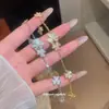 Pulsera de flor de circón de metal chapado en oro real de 18 quilates para mujer, lujo ligero, exquisita y a la moda, joyería de nicho de alta gama