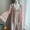 Pijama Sexy Feminino Primavera e Outono Veludo Dourado Conjunto de Três Peças com Suspensório Cardigã Calça Pura Desejo Renda Roupa de Casa com Bojos