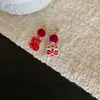 Aretes del León Danzante Rojo Carácter de Fortuna Año Nuevo 2026 Nuevo Estilo Popular Aretes de Alta Gama Adecuados para Otoño e Invierno para Mujeres