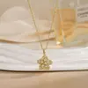 Colar para Mulheres, Flor de Zircônia Bauhinia Giratória da Moda Nicho Moda Novo Design Pingente Titânio Aço Colar de Temperamento