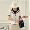 Suéter pullover de punto irregular de color contrastante, cuello redondo, nuevo 2023, ajuste ceñido, top de manga corta versátil para mujer, estilo ins