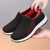 Zapatos de Talla Grande para Mujer de Comercio Exterior, Nuevos Zapatos de Tela Old Beijing Transfronterizos, Zapatos para Caminar, Zapatos Deportivos Casuales Slip-On de Tejido Volador para Mujer