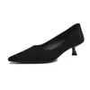 Sapatos de salto agulha vermelhos de bico fino, novos sapatos de camurça de salto médio rasos de salto alto para mulheres, sapatos femininos de tamanho grande, sapatos femininos de comércio exterior