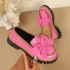 Mocassins redondos estilo britânico para mulheres, novos modelos primavera e outono 2025, sapatos rasos de couro confortáveis de tamanho grande