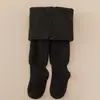 Medias de invierno para niñas, superventas transfronterizas, color sólido de algodón, engrosadas y cálidas, raya vertical, alta elasticidad, pantalones ajustados para niños pequeños y niños pequeños