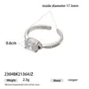 Anillo de Marca Nuevo de Moda Chapado en Cobre Dorado Blanco Estilo Frío Lujo Ligero Joyería de Gama Alta Anillo de Diseño Incrustado con Circonita Anillo Anillo