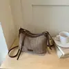 Bolsa tejida casual para mujer Shuai Mi Jia, nuevo estilo de otoño 2026, bolsa de paja, bolso de hombro y cruzado de moda nicho