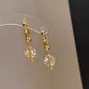 Novos Brincos Dourados de Bambu Estilo Chinês com Diamante Único para Mulheres, Design de Nicho de Luxo Leve, Brincos de Alta Qualidade, Brincos Brilhantes Elegantes