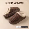 Pantuflas de algodón para mujer, nuevo estilo de invierno 2026, felpa para interior, cálidas y cómodas, con una suela suave y acolchada, gruesa y antideslizante, adecuadas para usar en casa, también disponibles para hombre