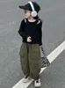 Primavera 2024 nuevo estilo coreano ropa infantil para niñas corte ajustado camiseta interior hueca de dos piezas falsas manga larga