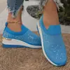 Sapatos casuais femininos de salto plataforma para comércio exterior transfronteiriço plus size, novo modelo primavera/verão 2026, sapatos casuais de malha fly com bico redondo e adornos de diamante