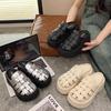 Mulas tejidas de estilo europeo de moda con aumento de altura y punta cerrada para mujer, modelo nuevo 2025, sandalias de playa petite con suela gruesa