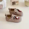 Birkenstocks Fofos de Desenho Animado para Meninas Primavera e Outono 2025 Novos Sapatos Individuais Respiráveis Versáteis Antiderrapantes para Meninos Mocassins