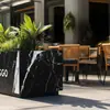 Exterior Comercial Hotel Aço Inoxidável Barba de Flor Varanda Exterior Mármore Caixa de Flores Combinação Textura de Grão de Madeira Ferro Sulco de Flores