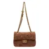 Bolsa de corrente pequena estilo Chanel com trama de losangos bolsa quadrada pequena retrô feminina 2026 Outono/Inverno nova bolsa de ombro única bolsa transversal para o dia a dia