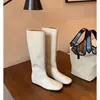 Versão em Couro com Aumento Interno de Altura de 4cm~ Botas Versáteis de Solado Plano, Macias, Slim, Botas de Equitação de Cano Médio para Mulheres, Sapatos de Couro Genuíno