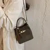 Bolso de cubo de gamuza simple retro para madre e hija de terciopelo, nueva colección 2026, diseño de lujo ligero, nueva colección de otoño, bolso de hombro para mujer