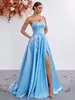 Elegante vestido de noche sin tirantes con un toque de alta gama, entallado en la cintura, falda amplia, abertura, vestido azul para cenas, desfiles y actuaciones