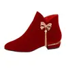 Sapatos de casamento de inverno com saltos grossos, botas curtas para mulheres, novo modelo 2025, sapatos de noiva para vestido Xiuhe, botas de salto alto vermelhas, botas de casamento com forro de pelúcia
