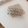 Pinza grande de aleación para mujer, pinza de tiburón geométrica curva para la parte posterior de la cabeza, tocado de novia con temperamento de celebridad de internet, nuevo