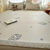 Aula de Verão um Conjunto de Lençol de Cama de Esteira Refrescante de Seda Gelo de Poliéster 100% Três Peças Esteira Refrescante Doudou Capa de Cama Envolvente Completa Esteira de Seda Gelo