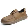 Sapatos Masculinos de Verão 2026 Vazados Couro Genuíno Masculino Solado Macio Tendência Casual Sapatos de Couro Perfurado Masculino Respirável Versátil Tênis