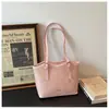La popular bolsa tote versátil de color block de este año es un modelo nuevo para mujer de gran capacidad 2026, un bolso de hombro y axila moderno y a la moda.