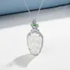 Pingente de Calcedônia Natural High Ice Banhado a Prata Calcedônia Incrustada Colar com Galhos Dourados e Folhas de Jade Fivela de Segurança de Calcedônia Pingente de Cabacinha