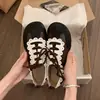 Promoção Quente Sapatos Casuais Retrô Vazados Outono 2026 Novo Estilo Cadarço Feminino Para o Trabalho Solado Macio Sapatos de Treino Alemães Sapatilhas Femininas Tendência