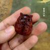 Colgante hecho a mano de sándalo verde/sándalo, redondo, lindo hámster de espalda, lindas alitas pequeñas, accesorio para colgar en el teléfono móvil/llaves