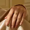 Anillo Versátil de Acero Inoxidable Geométrico con Incrustaciones de Diamantes CNC Hueco de Doble Capa Abierto Apilable Estilo Coreano y Japonés para Mujer Anillo de Acero de Titanio